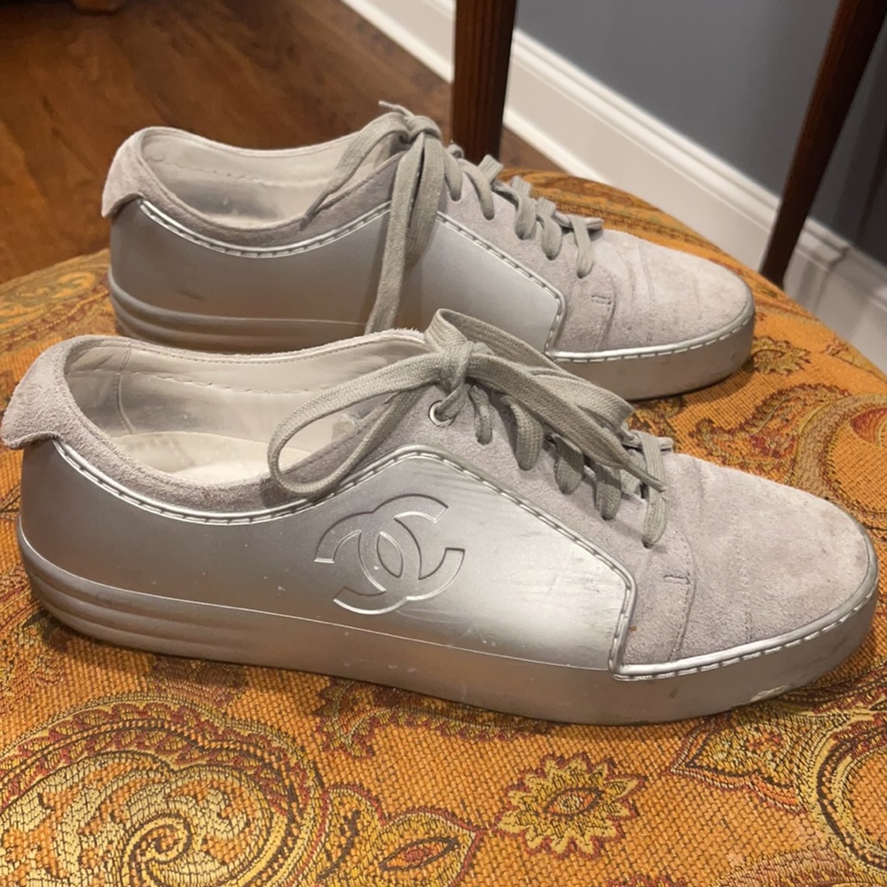 Used woman’s Chanel sneakers gray suede and leather - Picture 3 of 11